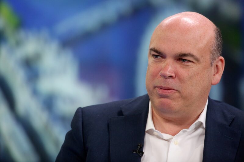 Lynch murió después de que su yate de lujo naufragara a causa del mal tiempo frente a la costa de Sicilia. Lynch murió después de que su yate de lujo naufragara a causa del mal tiempo frente a la costa de Sicilia.