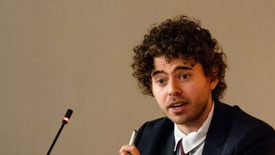 Ele estava falido na faculdade. Aos 27, é o mais jovem bilionário self-made de NY Ele estava falido na faculdade. Aos 27, é o mais jovem bilionário self-made de NY