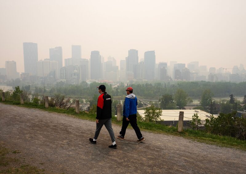 Calgary sofocada por el humo de los incendios forestales en el centro energético de Canadá Calgary sofocada por el humo de los incendios forestales en el centro energético de Canadá