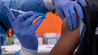 Pfizer pede que agência reguladora dos EUA libere novo reforço para idosos Pfizer pede que agência reguladora dos EUA libere novo reforço para idosos