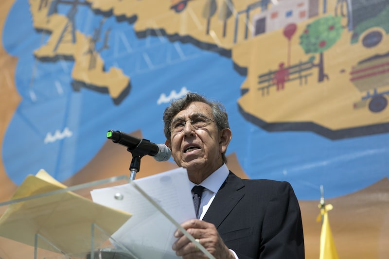 Cuauhtemoc Cardenas, leader of the Party of The Democratic Revolution (PRD), gives a speech on energy reform at the Monument of the Revolution in Mexico City, Mexico, on Monday, Aug.19, 2013. Cardenas, whose father nationalized oil in 1938, unveiled a counter proposal to President Enrique Pena Nietos plan to modernize state-owned oil company Petroleos Mexicanos, rejecting changes to the constitution to attract private investment. Photographer: Susana Gonzalez/Bloomberg *** Local Caption *** Cuauhtemoc Cardenas Cuauhtemoc Cardenas, leader of the Party of The Democratic Revolution (PRD), gives a speech on energy reform at the Monument of the Revolution in Mexico City, Mexico, on Monday, Aug.19, 2013. Cardenas, whose father nationalized oil in 1938, unveiled a counter proposal to President Enrique Pena Nietos plan to modernize state-owned oil company Petroleos Mexicanos, rejecting changes to the constitution to attract private investment. Photographer: Susana Gonzalez/Bloomberg *** Local Caption *** Cuauhtemoc Cardenas