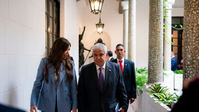 Noem pide a Panamá reforzar alianza en migración y libre paso de buques por el Canal Noem pide a Panamá reforzar alianza en migración y libre paso de buques por el Canal