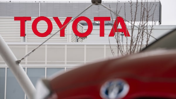 Ventas de Toyota caen por quinto mes por inestabilidad en Medio Oriente y la caída del mercado chino Ventas de Toyota caen por quinto mes por inestabilidad en Medio Oriente y la caída del mercado chino