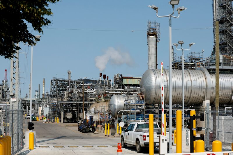 Conseguir el acuerdo se considera esencial para cumplir una promesa que el presidente Joe Biden hizo en su primer año en la Casa Blanca. Conseguir el acuerdo se considera esencial para cumplir una promesa que el presidente Joe Biden hizo en su primer año en la Casa Blanca.