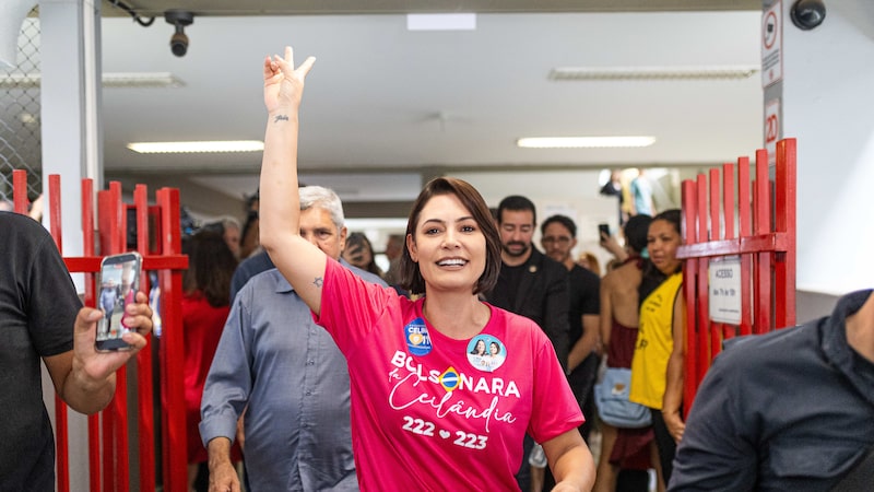 Clã Bolsonaro amplia domínio sobre o Brasil enquanto se aproxima de confronto com o STF Clã Bolsonaro amplia domínio sobre o Brasil enquanto se aproxima de confronto com o STF