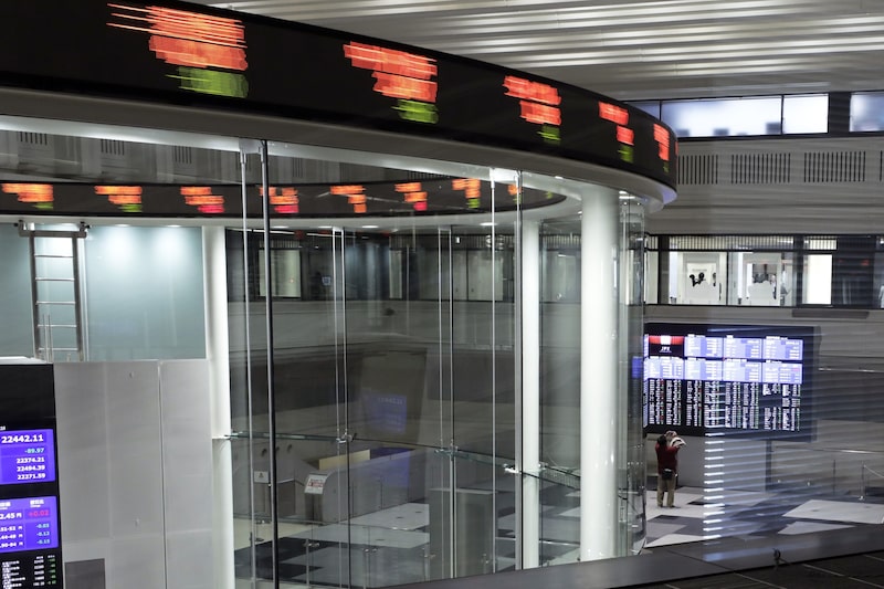 Inside the Tokyo Stock Exchange As Japanese Shares Rebound Inside the Tokyo Stock Exchange As Japanese Shares Rebound