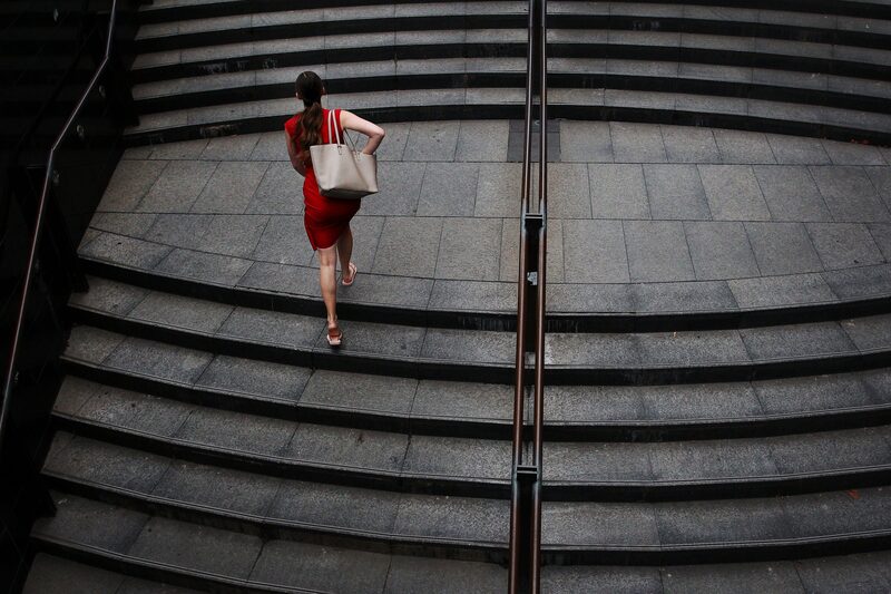 No geral, as mulheres ganham cerca de 83% do que os homens ganham nos Estados Unidos, segundo o Census Bureau No geral, as mulheres ganham cerca de 83% do que os homens ganham nos Estados Unidos, segundo o Census Bureau