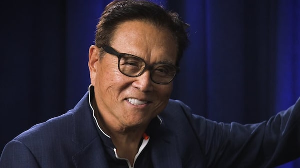 Robert Kiyosaki, autor de ‘Padre rico, padre pobre’, dice que debe US$1.200 millones “a propósito” Robert Kiyosaki, autor de ‘Padre rico, padre pobre’, dice que debe US$1.200 millones “a propósito”