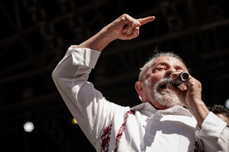 Luiz Inacio Lula da Silva, presidente de Brasil, habla en una manifestación laboral del Primero de Mayo en Sao Paulo, Brasil, el lunes 1 de mayo de 2023. Lula anunció un aumento del salario mínimo mensual en Brasil, en un momento en que su gobierno trata de equilibrar una promesa electoral de mayor gasto social con el mantenimiento bajo control del crecimiento de la deuda pública. Luiz Inacio Lula da Silva, presidente de Brasil, habla en una manifestación laboral del Primero de Mayo en Sao Paulo, Brasil, el lunes 1 de mayo de 2023. Lula anunció un aumento del salario mínimo mensual en Brasil, en un momento en que su gobierno trata de equilibrar una promesa electoral de mayor gasto social con el mantenimiento bajo control del crecimiento de la deuda pública.