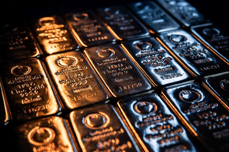 Se a incerteza sobre a política econômica persistir, inclusive em relação às tarifas, o ouro pode atingir US$ 3.300 a onça, acrescentou o banco Se a incerteza sobre a política econômica persistir, inclusive em relação às tarifas, o ouro pode atingir US$ 3.300 a onça, acrescentou o banco