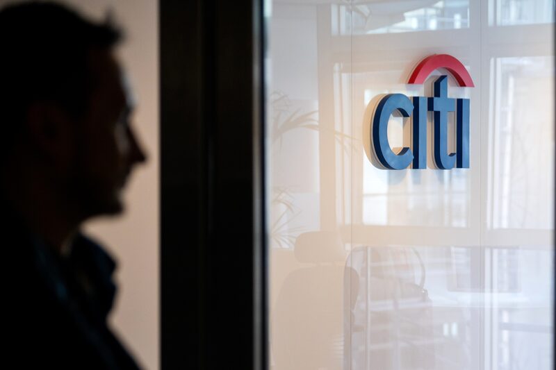 Para Citigroup, la demanda se suma a una serie de denuncias del año pasado que se centran en su división de negociación de renta variable, acusando a la firma con sede en Nueva York de no erradicar una cultura tóxica. Para Citigroup, la demanda se suma a una serie de denuncias del año pasado que se centran en su división de negociación de renta variable, acusando a la firma con sede en Nueva York de no erradicar una cultura tóxica.
