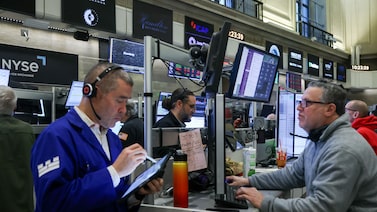 S&P 500 cierra estable, los metales rompen récords y el dólar sella su peor semana desde mayo S&P 500 cierra estable, los metales rompen récords y el dólar sella su peor semana desde mayo