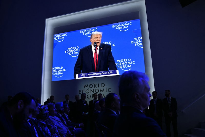 O discurso de Donald Trump no Fórum Econômico Mundial em Davos é acompanhado em monitores (Foto: Mandel NGAN / AFP via Getty Images) O discurso de Donald Trump no Fórum Econômico Mundial em Davos é acompanhado em monitores (Foto: Mandel NGAN / AFP via Getty Images)