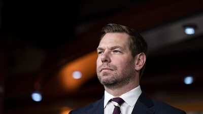 Swalwell entra en la carrera por California impulsando su enfrentamiento con Trump Swalwell entra en la carrera por California impulsando su enfrentamiento con Trump