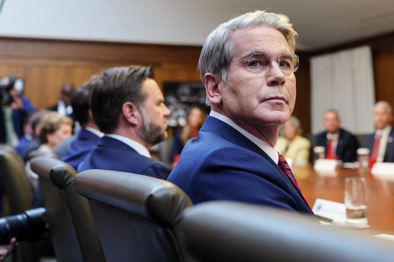 Scott Bessent, tem dado novos sinais de que pretende evitar uma disparada dos rendimentos dos títulos públicos americanos (Foto: Aaron Schwartz/AFP/Getty Images) Scott Bessent, tem dado novos sinais de que pretende evitar uma disparada dos rendimentos dos títulos públicos americanos (Foto: Aaron Schwartz/AFP/Getty Images)