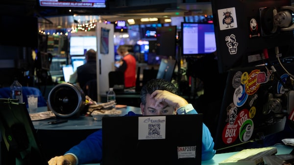 Acciones caen en EE.UU. arrastradas por tecnológicas; rendimientos de bonos suben Acciones caen en EE.UU. arrastradas por tecnológicas; rendimientos de bonos suben