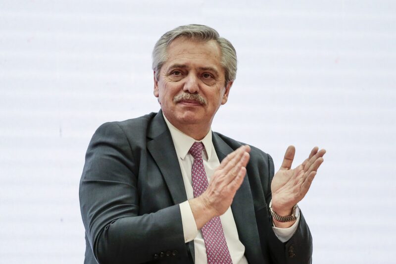 Mientras continúan las negociaciones con el FMI, el Gobierno acerca posiciones con las empresas locales. Mientras continúan las negociaciones con el FMI, el Gobierno acerca posiciones con las empresas locales.