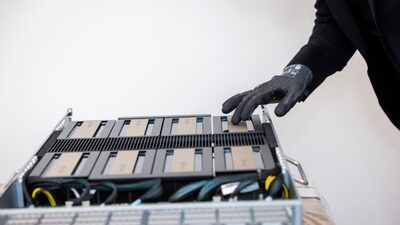 El Salvador recibe los chips de Nvidia B300: así arma Bukele su proyecto de “soberanía en IA” El Salvador recibe los chips de Nvidia B300: así arma Bukele su proyecto de “soberanía en IA”