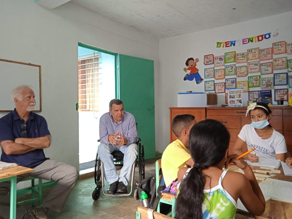 Klaus Jaffe y Antonio Canova estudian el orden espontáneo educativo en Montalbán / Foto UED Klaus Jaffe y Antonio Canova estudian el orden espontáneo educativo en Montalbán / Foto UED