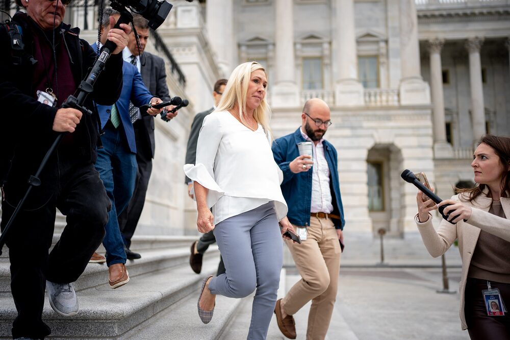El presidente de la Cámara de Representantes, Mike Johnson, mantiene su plan de votar los proyectos de ayuda exterior durante el fin de semana El presidente de la Cámara de Representantes, Mike Johnson, mantiene su plan de votar los proyectos de ayuda exterior durante el fin de semana