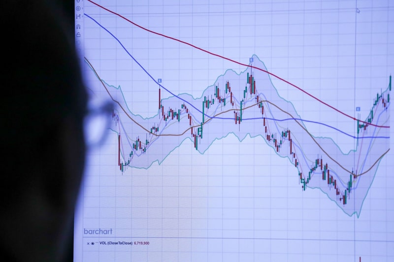 Un operador observa un gráfico durante la oferta pública inicial (OPI) de DPC Holdings Ltd. en el parqué de la Bolsa de Nueva York (NYSE), en Nueva York (EE.UU.), el jueves 25 de junio de 2026. Un operador observa un gráfico durante la oferta pública inicial (OPI) de DPC Holdings Ltd. en el parqué de la Bolsa de Nueva York (NYSE), en Nueva York (EE.UU.), el jueves 25 de junio de 2026.