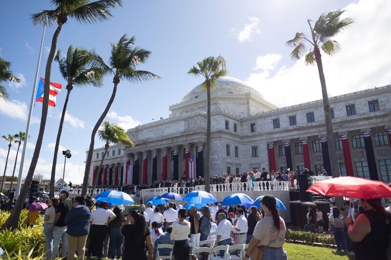 Partidarios durante la ceremonia de investidura de Jenniffer González, gobernadora electa de Puerto Rico, en el Palacio de Santa Catalina en San Juan, Puerto Rico, el jueves 2 de enero de 2025. Partidarios durante la ceremonia de investidura de Jenniffer González, gobernadora electa de Puerto Rico, en el Palacio de Santa Catalina en San Juan, Puerto Rico, el jueves 2 de enero de 2025.