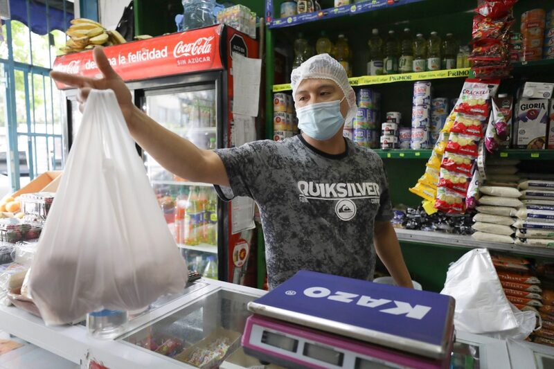 La Inflación de precios al consumidor de Perú para agosto de 2024 probablemente cayó al 2,0% desde el 2,1% de julio, según los analistas de Bloomberg Economics. La Inflación de precios al consumidor de Perú para agosto de 2024 probablemente cayó al 2,0% desde el 2,1% de julio, según los analistas de Bloomberg Economics.