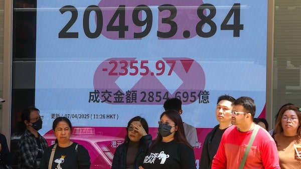 La guerra arancelaria arrastra a las acciones de Hong Kong a su peor desplome desde 1997 La guerra arancelaria arrastra a las acciones de Hong Kong a su peor desplome desde 1997