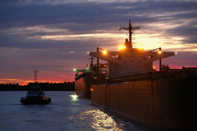 Las tarifas de los buques de gran tamaño han alcanzado una media de US$18.000 diarios en lo que va de año, lo que supone un aumento de casi el 40% respecto a la media del año pasado. Las tarifas de los buques de gran tamaño han alcanzado una media de US$18.000 diarios en lo que va de año, lo que supone un aumento de casi el 40% respecto a la media del año pasado.