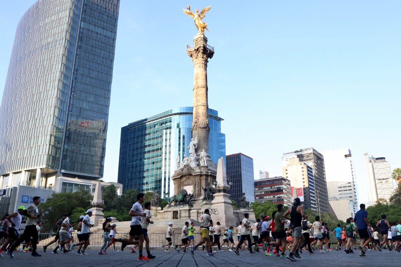 Corredores participan en un Maratón de la Ciudad de México Corredores participan en un Maratón de la Ciudad de México