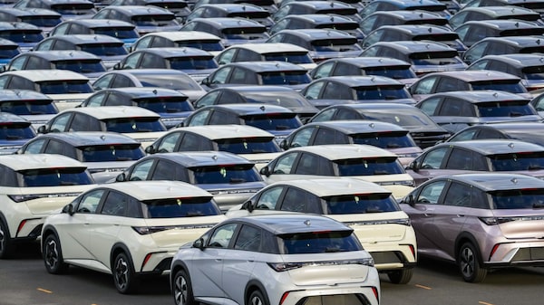 BYD prevê exportações 15% acima da meta e reforça aposta além da China, dizem fontes BYD prevê exportações 15% acima da meta e reforça aposta além da China, dizem fontes