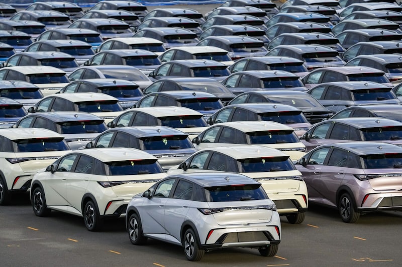 A maior fabricante de veículos elétricos do mundo aposta no crescimento dos mercados estrangeiros para combater a queda nas vendas domésticas. (Foto: Toru Hanai/Bloomberg) A maior fabricante de veículos elétricos do mundo aposta no crescimento dos mercados estrangeiros para combater a queda nas vendas domésticas. (Foto: Toru Hanai/Bloomberg)