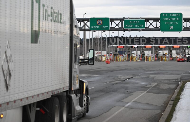 El anuncio del nuevo arancel llega en plena revisión del T-MEC, pero UBS descarta una guerra comercial y destaca que México mantendrá el diálogo para preservar acceso preferencial al mercado estadounidense. El anuncio del nuevo arancel llega en plena revisión del T-MEC, pero UBS descarta una guerra comercial y destaca que México mantendrá el diálogo para preservar acceso preferencial al mercado estadounidense.