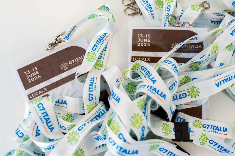 El G-7 pretende atraer a los mismos países y, durante una cumbre que se celebró esta semana en el sur italiano, ha hallado una solución ingeniosa para usar los intereses procedentes de los activos congelados de Rusia en apoyo de Ucrania. El G-7 pretende atraer a los mismos países y, durante una cumbre que se celebró esta semana en el sur italiano, ha hallado una solución ingeniosa para usar los intereses procedentes de los activos congelados de Rusia en apoyo de Ucrania.