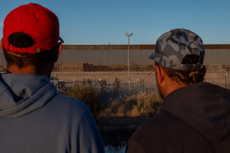 Migrantes cerca del Río Grande en la frontera EE.UU.-México en Juárez, estado de Chihuahua, México. Migrantes cerca del Río Grande en la frontera EE.UU.-México en Juárez, estado de Chihuahua, México.
