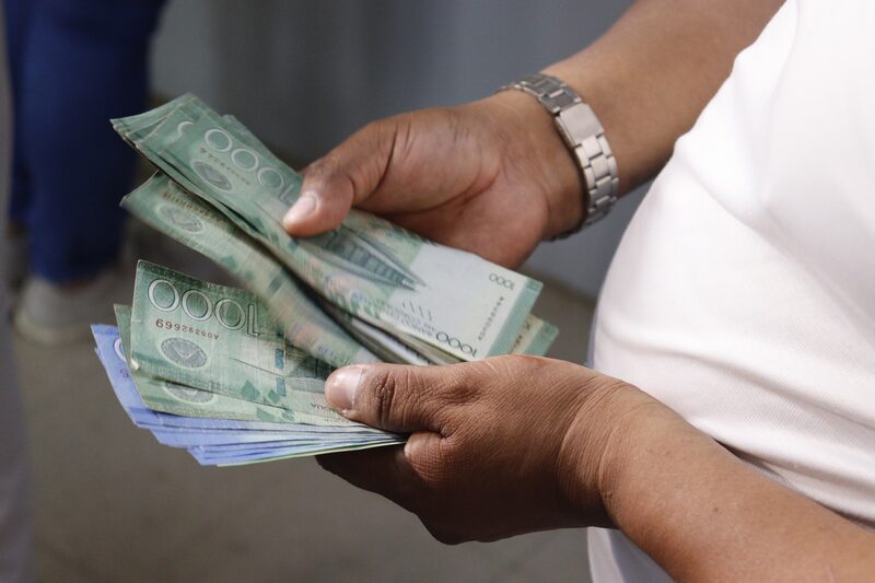 Trabajadores del Ministerio de Salud en Nicaragua reciben su salario de noviembre con un aumento del 4%. Trabajadores del Ministerio de Salud en Nicaragua reciben su salario de noviembre con un aumento del 4%.