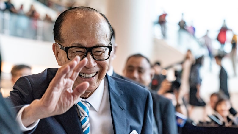 Magnata de Hong Kong busca remodelar império com IPO e venda de portos e telecom Magnata de Hong Kong busca remodelar império com IPO e venda de portos e telecom