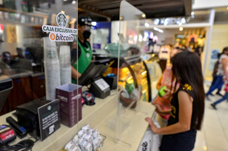 Las empresas multinacionales fueron de las primeras en implementar la Ley Bitcoin en El Salvador. Foto: Camilo Freedman/Bloomberg Las empresas multinacionales fueron de las primeras en implementar la Ley Bitcoin en El Salvador. Foto: Camilo Freedman/Bloomberg