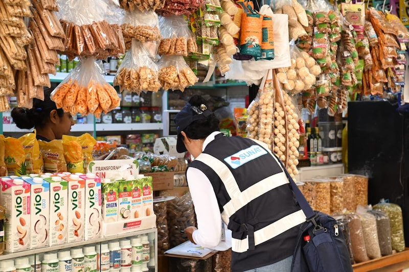 Cuadrillas del SUNAT en el centro comercial Minka , en Callao, el 14 de noviembre de 2025. Cuadrillas del SUNAT en el centro comercial Minka , en Callao, el 14 de noviembre de 2025.