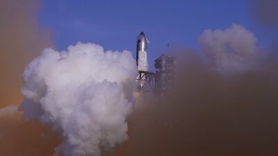 Foguete da SpaceX explode em novo revés ao sonho de Musk de ir a Marte em 2026 Foguete da SpaceX explode em novo revés ao sonho de Musk de ir a Marte em 2026