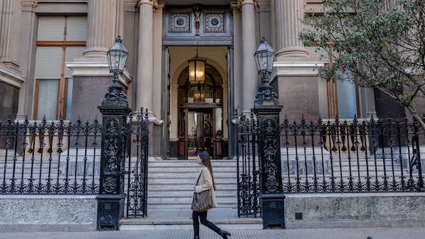 Vuelta a mercados internacionales será clave para refinanciar deuda argentina, afirma el BCRA Vuelta a mercados internacionales será clave para refinanciar deuda argentina, afirma el BCRA