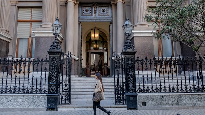 Vuelta a mercados internacionales será clave para refinanciar deuda argentina, afirma el BCRA Vuelta a mercados internacionales será clave para refinanciar deuda argentina, afirma el BCRA