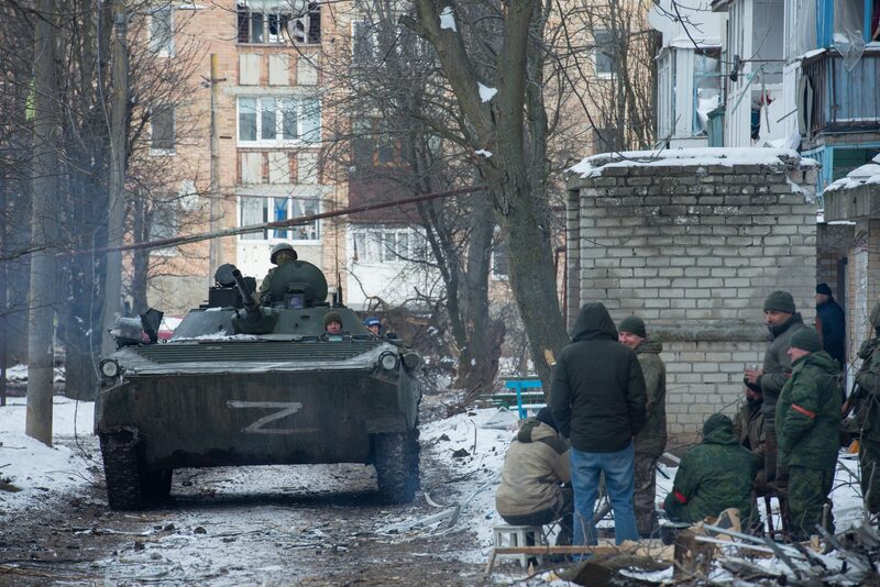 Tropas patrullan en Donetsk, Ucrania, controlado por Rusia, el 11 de marzo. Fuente: Agencia Anadolu/Getty Images Tropas patrullan en Donetsk, Ucrania, controlado por Rusia, el 11 de marzo. Fuente: Agencia Anadolu/Getty Images