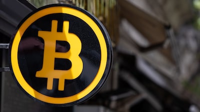 Bitcoin ultrapassa os US$ 73 mil em novo recorde com forte demanda por ETFs Bitcoin ultrapassa os US$ 73 mil em novo recorde com forte demanda por ETFs