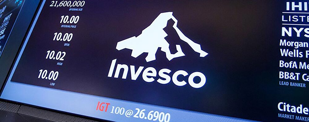 El logo de Invesco en la bolsa de valores de Nueva York. El logo de Invesco en la bolsa de valores de Nueva York.