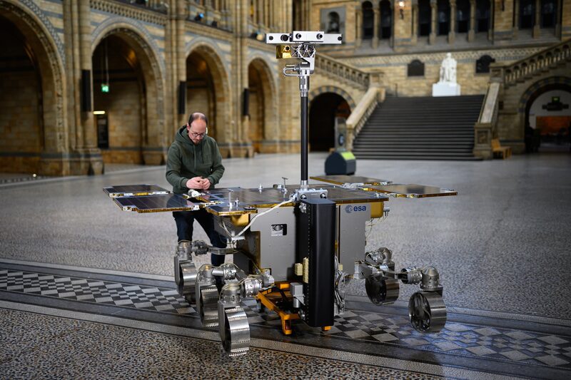 Missão, programada para 2028, contará com uma plataforma de pouso com duas rampas para permitir que o rover desça na superfície marciana de forma segura Missão, programada para 2028, contará com uma plataforma de pouso com duas rampas para permitir que o rover desça na superfície marciana de forma segura