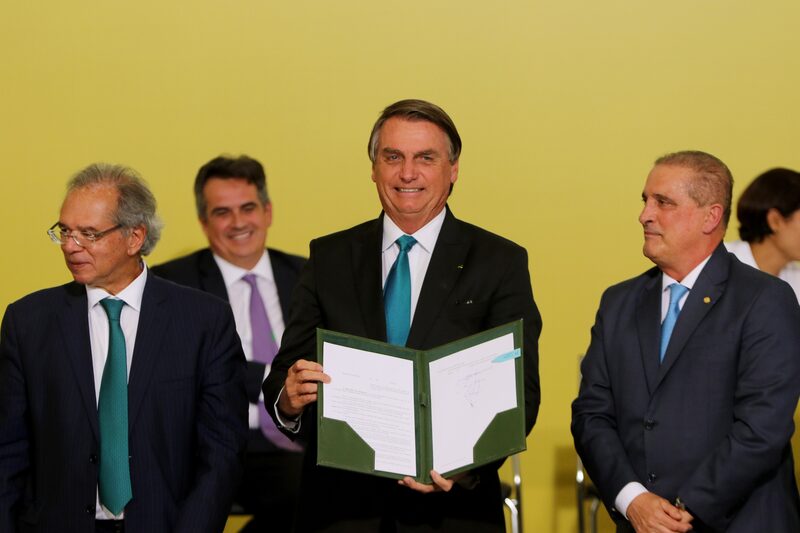 Ministro da Economia Paulo Guedes, presidente Jair Bolsonaro e o ministro do Trabalho Onyx Lorenzoni no lançamento do Programa Renda e Oportunidade. Ministro da Economia Paulo Guedes, presidente Jair Bolsonaro e o ministro do Trabalho Onyx Lorenzoni no lançamento do Programa Renda e Oportunidade.
