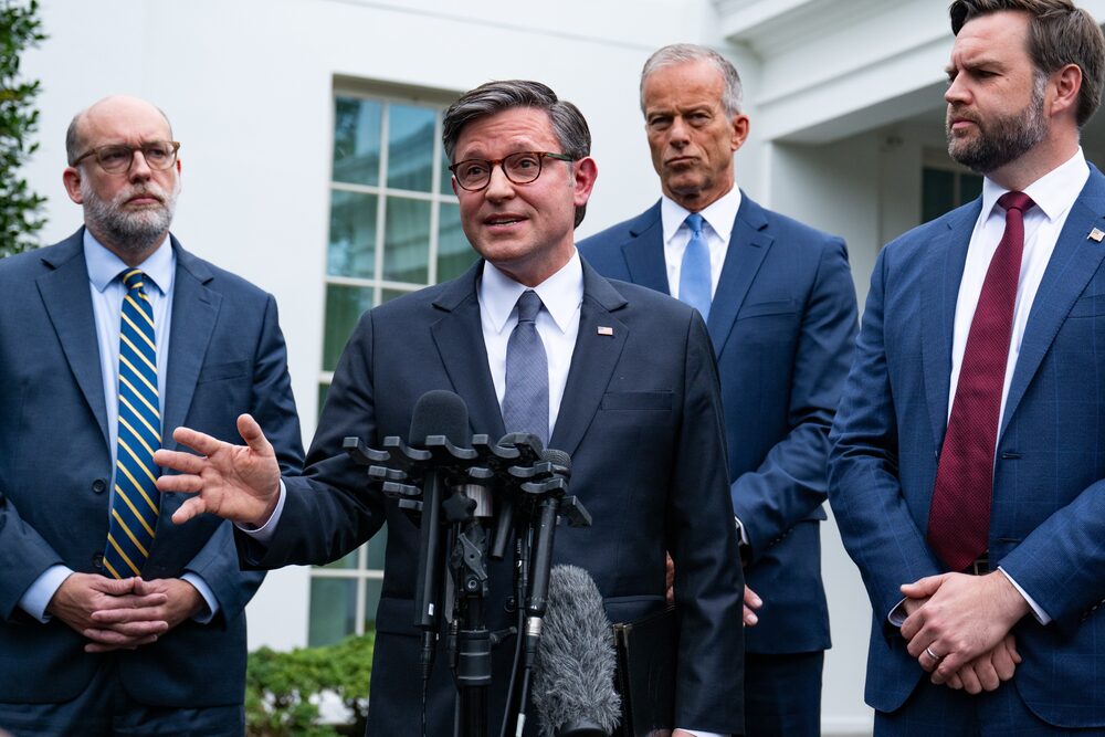 Russell Vought, director de la Oficina de Gestión y Presupuesto (OMB), de izquierda a derecha, el presidente de la Cámara de Representantes de EEUU, Mike Johnson, republicano de Luisiana, el líder de la mayoría del Senado, John Thune, republicano de Dakota del Sur, y el vicepresidente de EEUU, JD Vance. Fotografía: Annabelle Gordon/Bloomberg Russell Vought, director de la Oficina de Gestión y Presupuesto (OMB), de izquierda a derecha, el presidente de la Cámara de Representantes de EEUU, Mike Johnson, republicano de Luisiana, el líder de la mayoría del Senado, John Thune, republicano de Dakota del Sur, y el vicepresidente de EEUU, JD Vance. Fotografía: Annabelle Gordon/Bloomberg