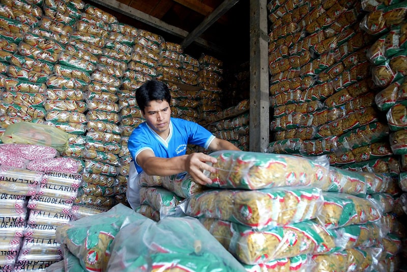 Se busca que los precios hacia los consumidores finales se reduzca tras el incremento global en el costo de diversos alimentos y materias primas. Se busca que los precios hacia los consumidores finales se reduzca tras el incremento global en el costo de diversos alimentos y materias primas.