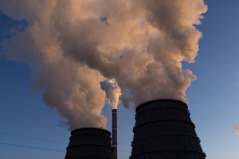 Humo y vapor de agua procedentes de la central termoeléctrica combinada nº 4 de Ulán Bator al amanecer en Ulán Bator, Mongolia, el domingo 12 de marzo de 2023. Fotógrafo: SeongJoon Cho/Bloomberg Humo y vapor de agua procedentes de la central termoeléctrica combinada nº 4 de Ulán Bator al amanecer en Ulán Bator, Mongolia, el domingo 12 de marzo de 2023. Fotógrafo: SeongJoon Cho/Bloomberg